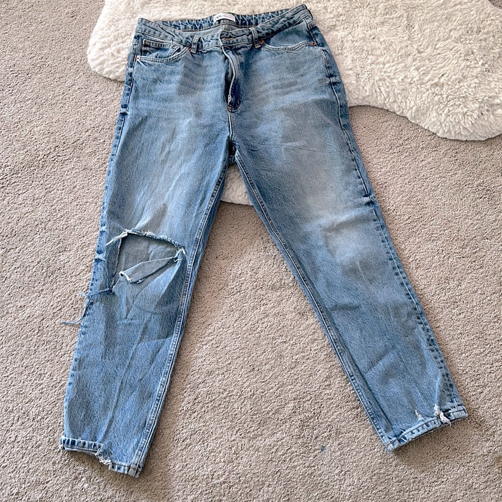 Zara highwaisted ripped knee denim